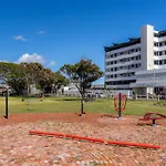 Burmeister 302 - Beach Front Views With Onsite Parking