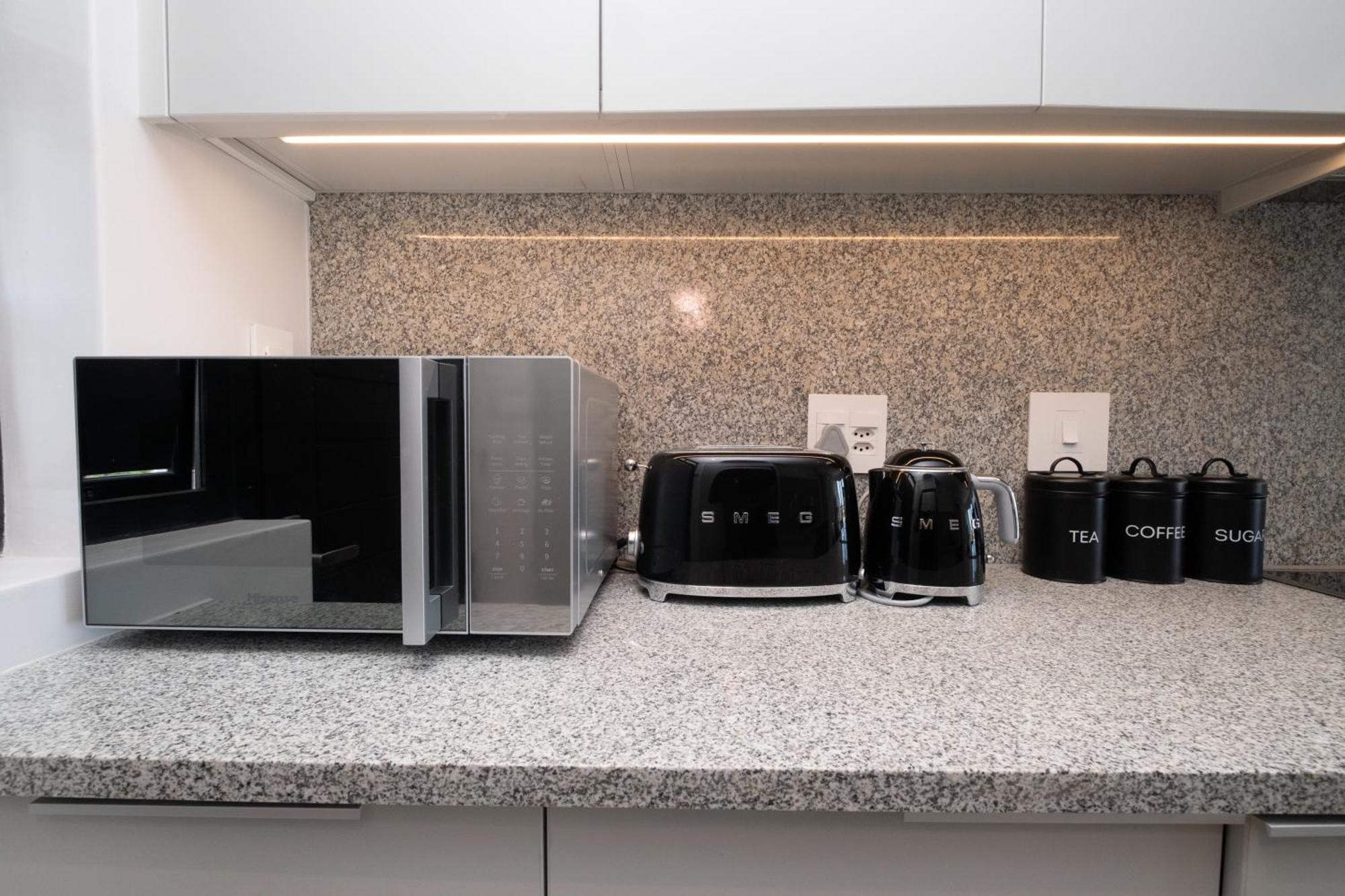 Apartment Burmeister 302 - Front Views With Onsite Parking *