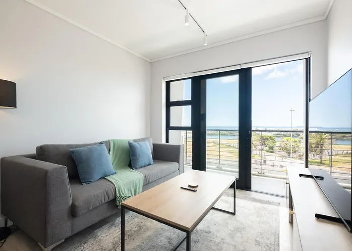 Burmeister 302 - Beach Front Views With Onsite Parking