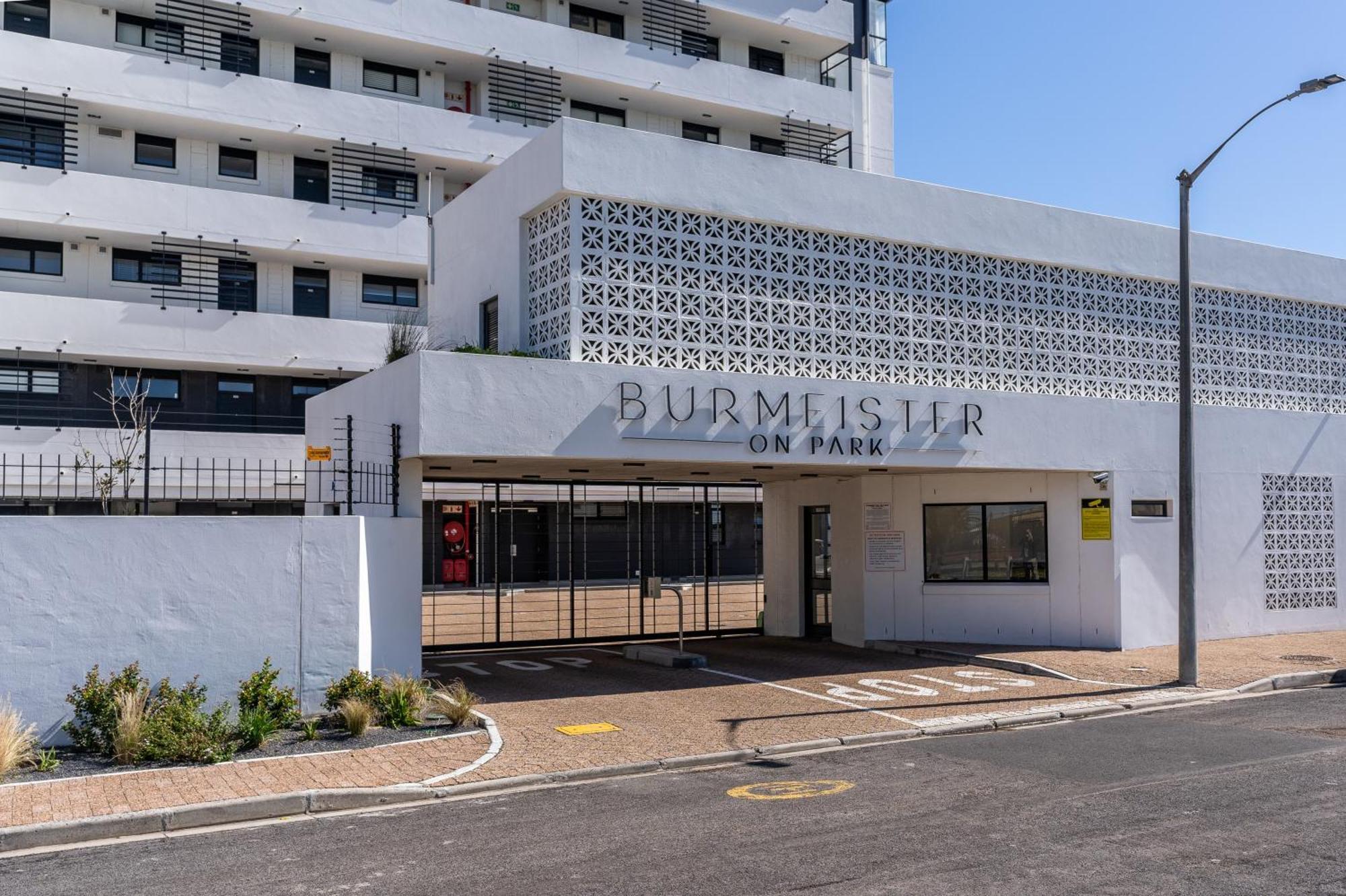 Apartment Burmeister 302 - Front Views With Onsite Parking Cape Town