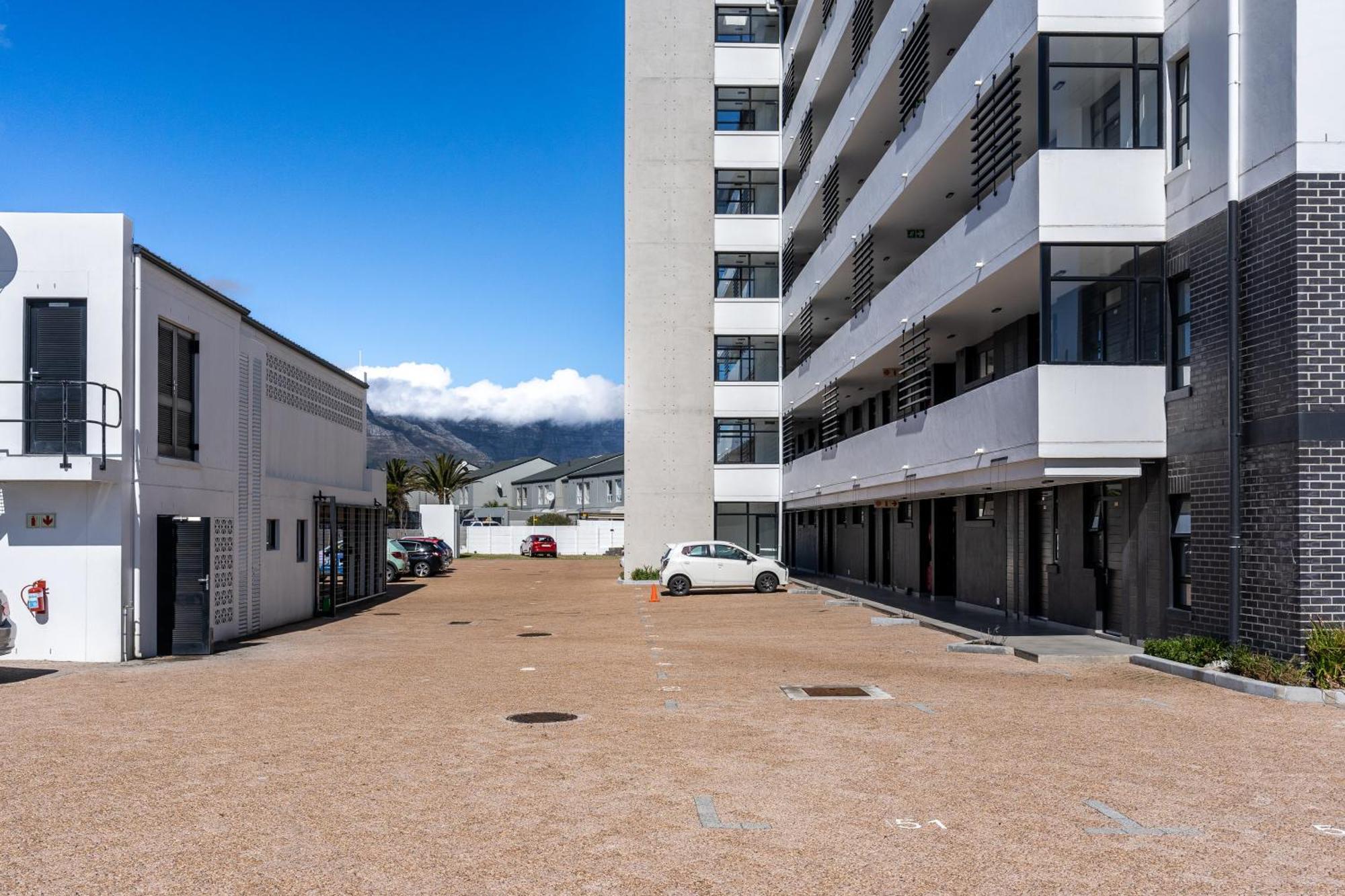 Burmeister 302 - Front Views With Onsite Parking