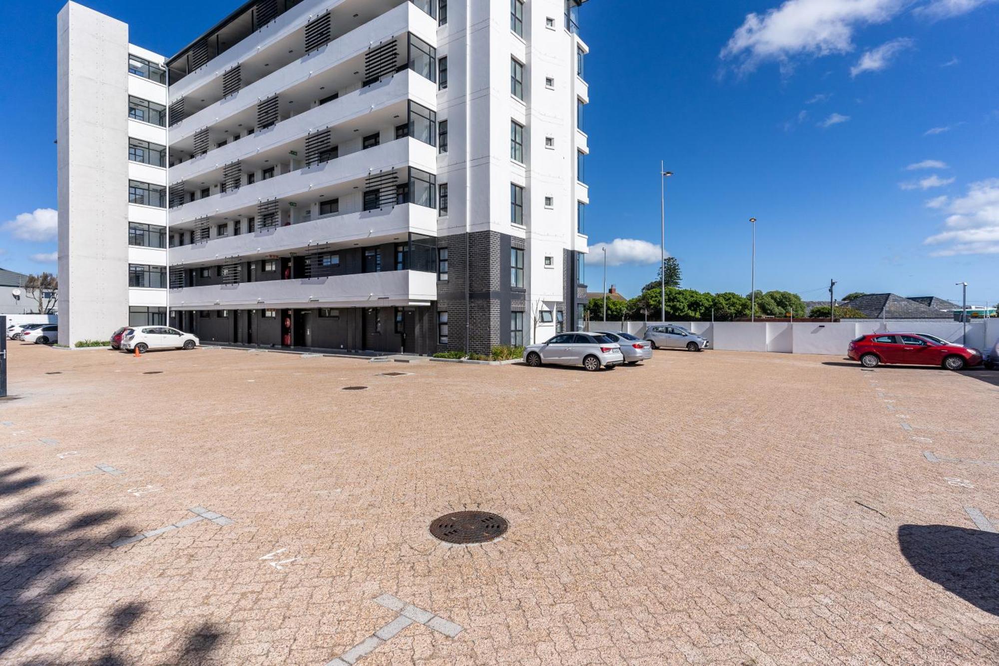 Burmeister 302 - Front Views With Onsite Parking