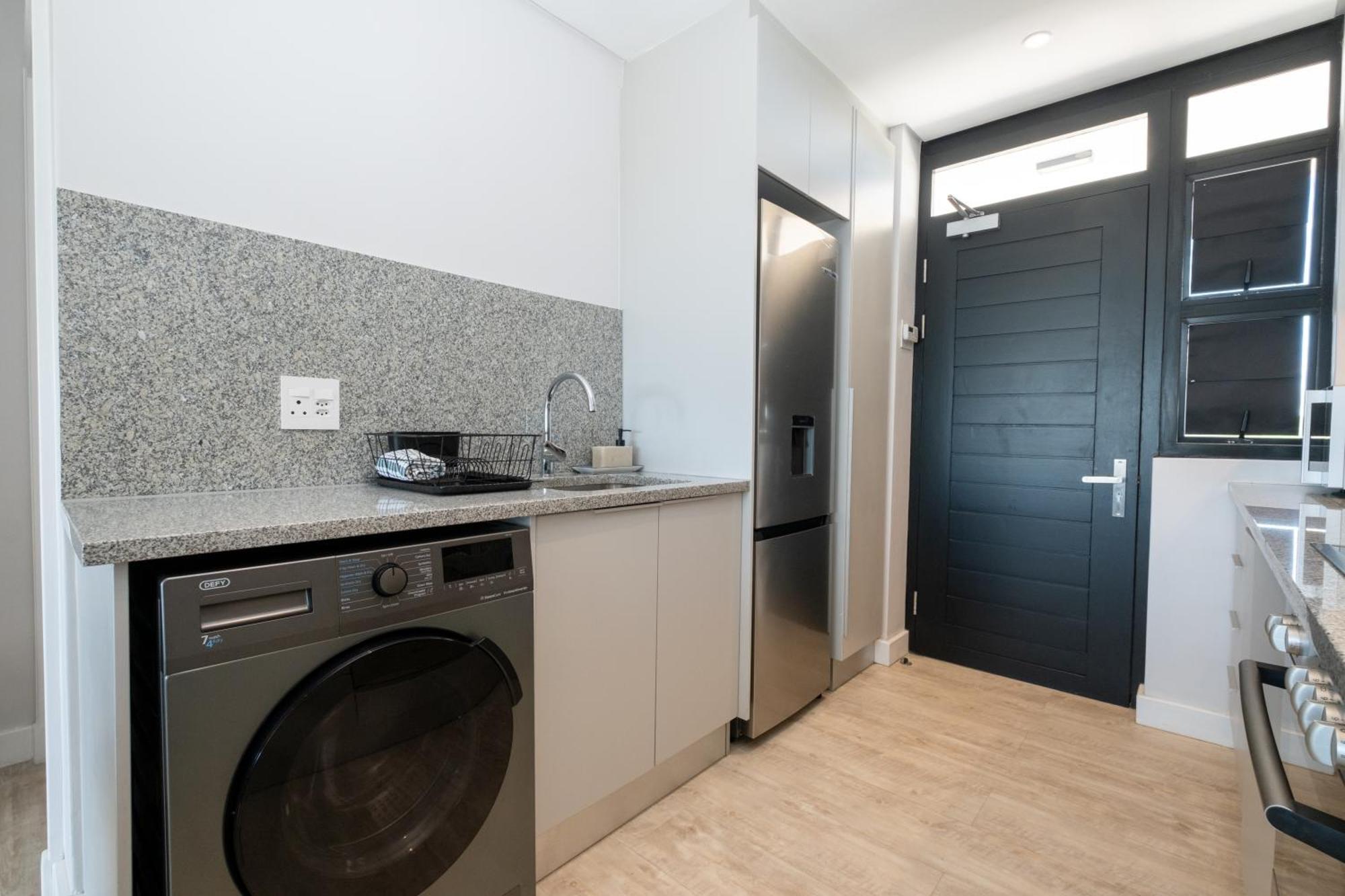 Burmeister 302 - Front Views With Onsite Parking Apartment