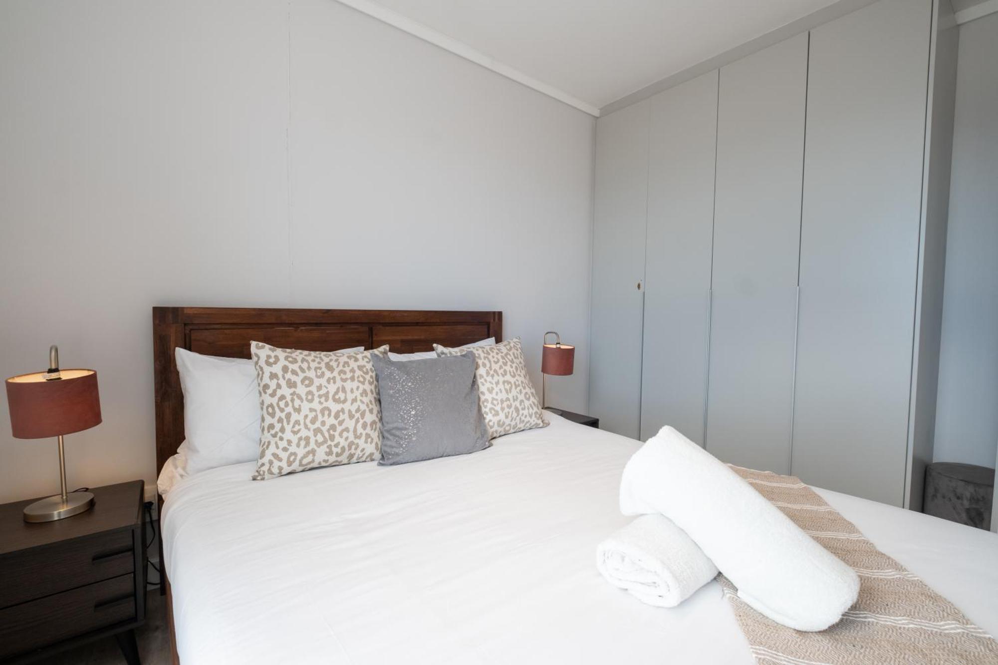Burmeister 302 - Front Views With Onsite Parking * Cape Town