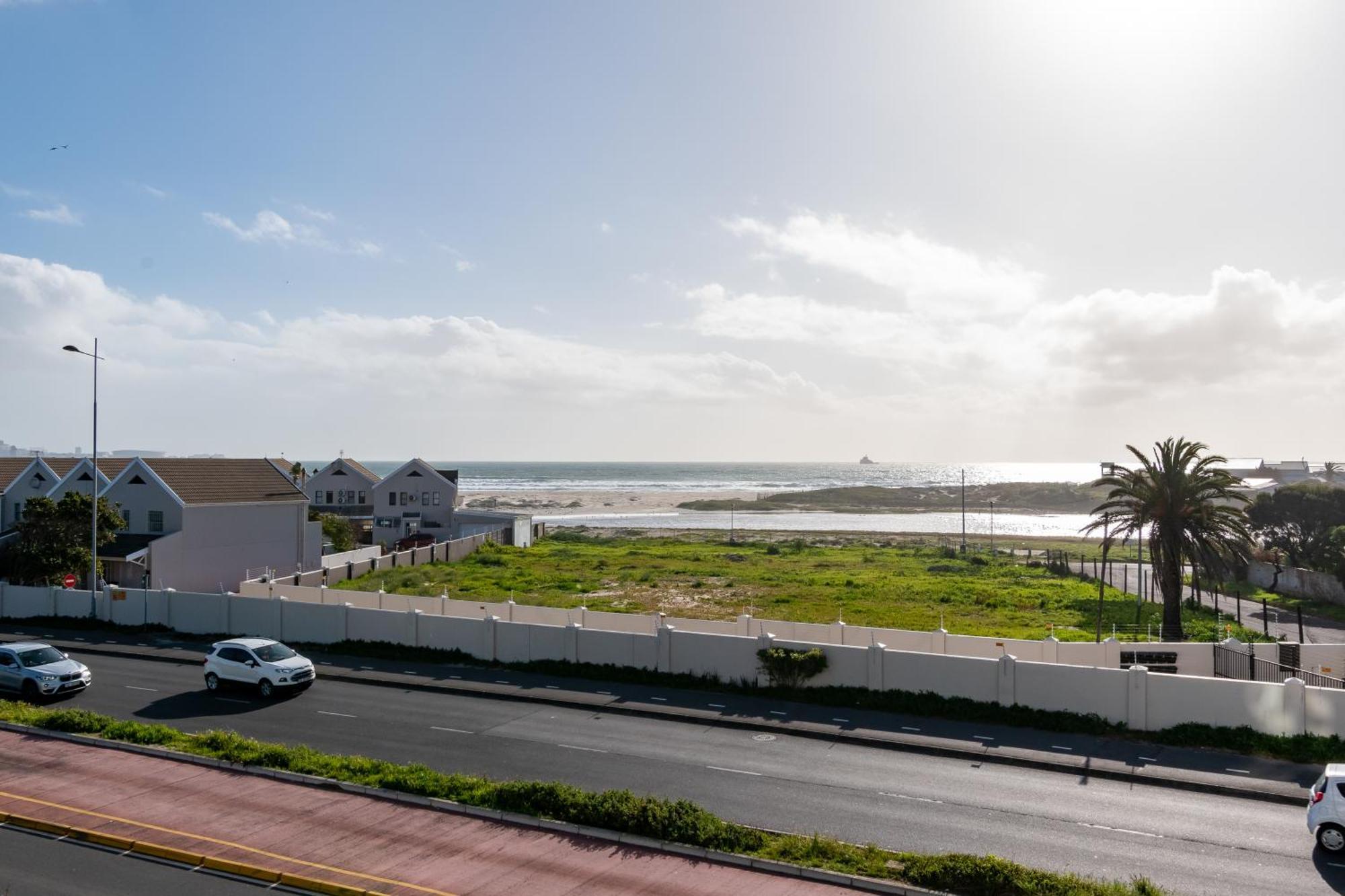 Apartment Burmeister 302 - Front Views With Onsite Parking Cape Town