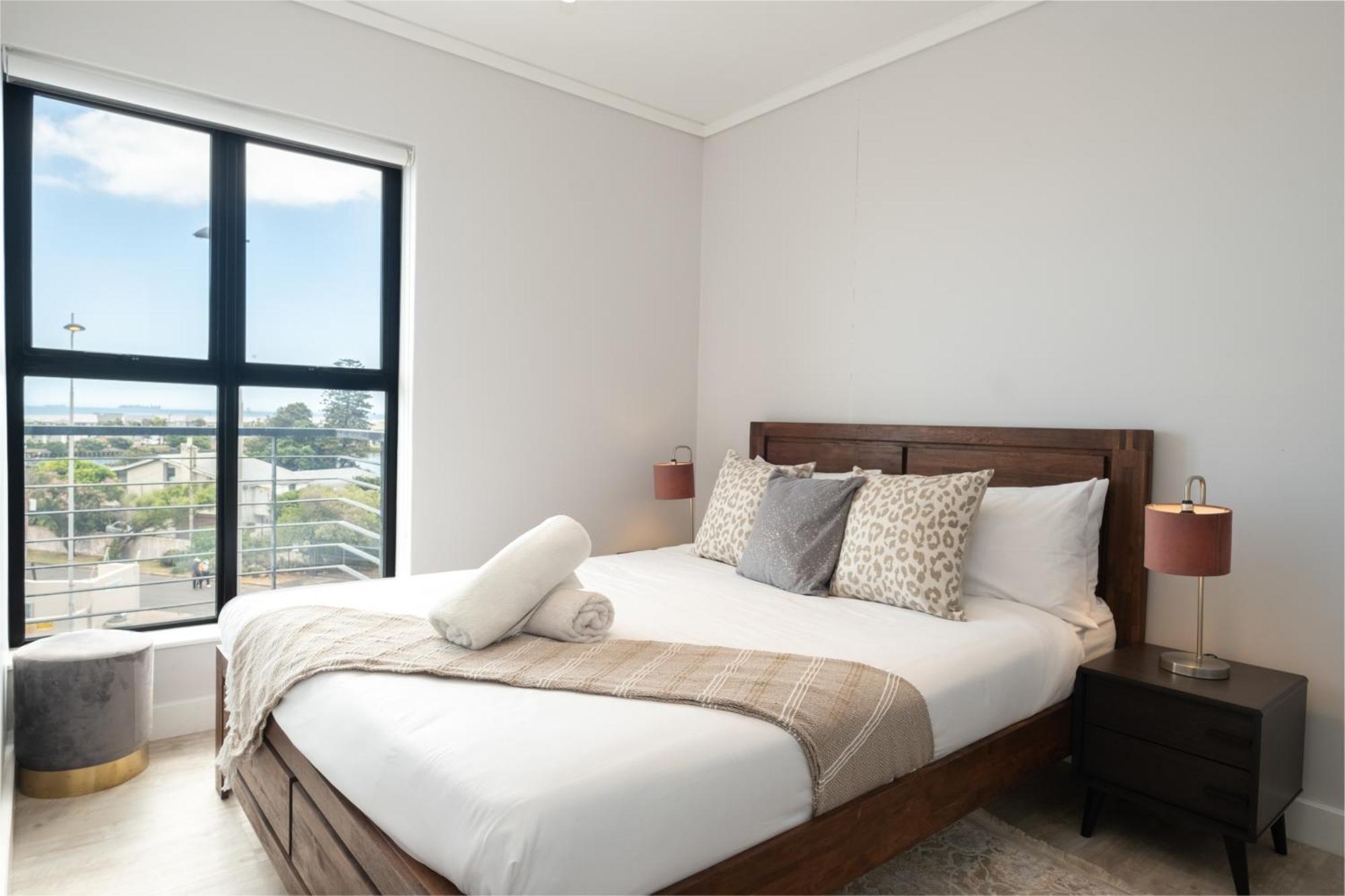 Burmeister 302 - Front Views With Onsite Parking * Cape Town